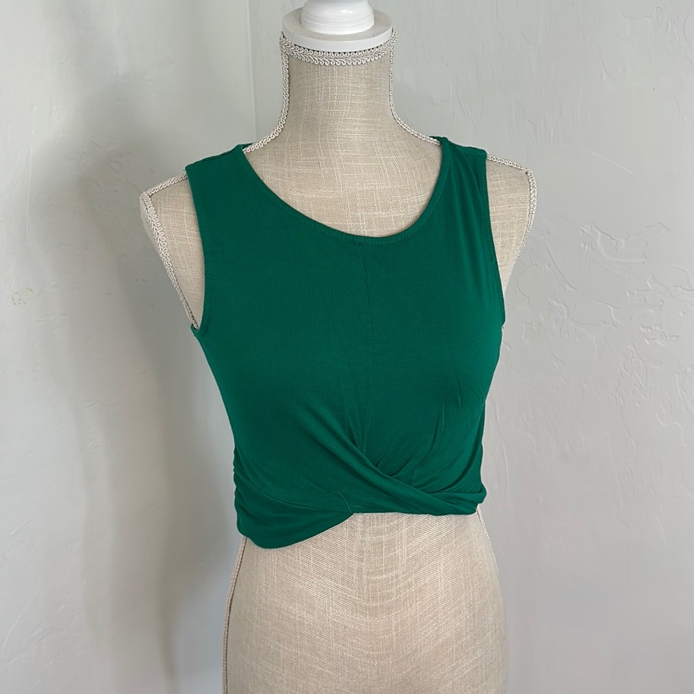 Size medium fashion nova Kelly green crop top